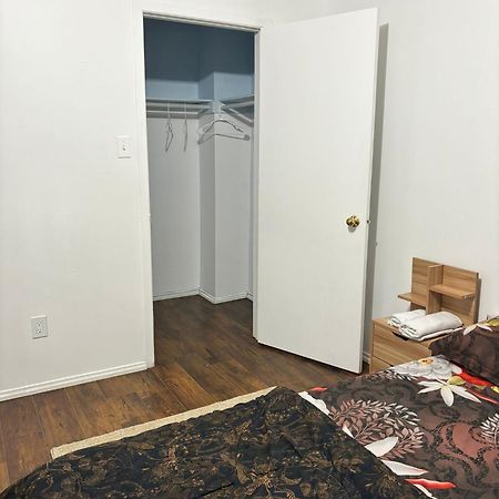 Queen Bedroom Near Sheridan College Brampton Zewnętrze zdjęcie